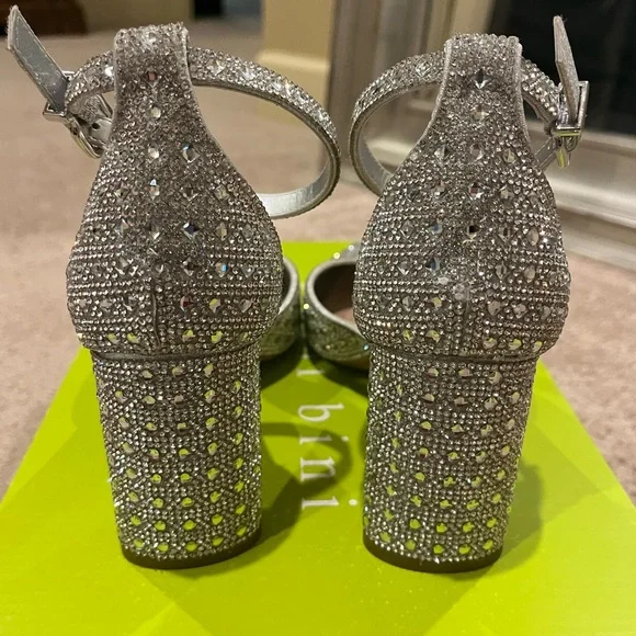 Gianni Bini size 6 silver formal shoes - Picture 7 of 15